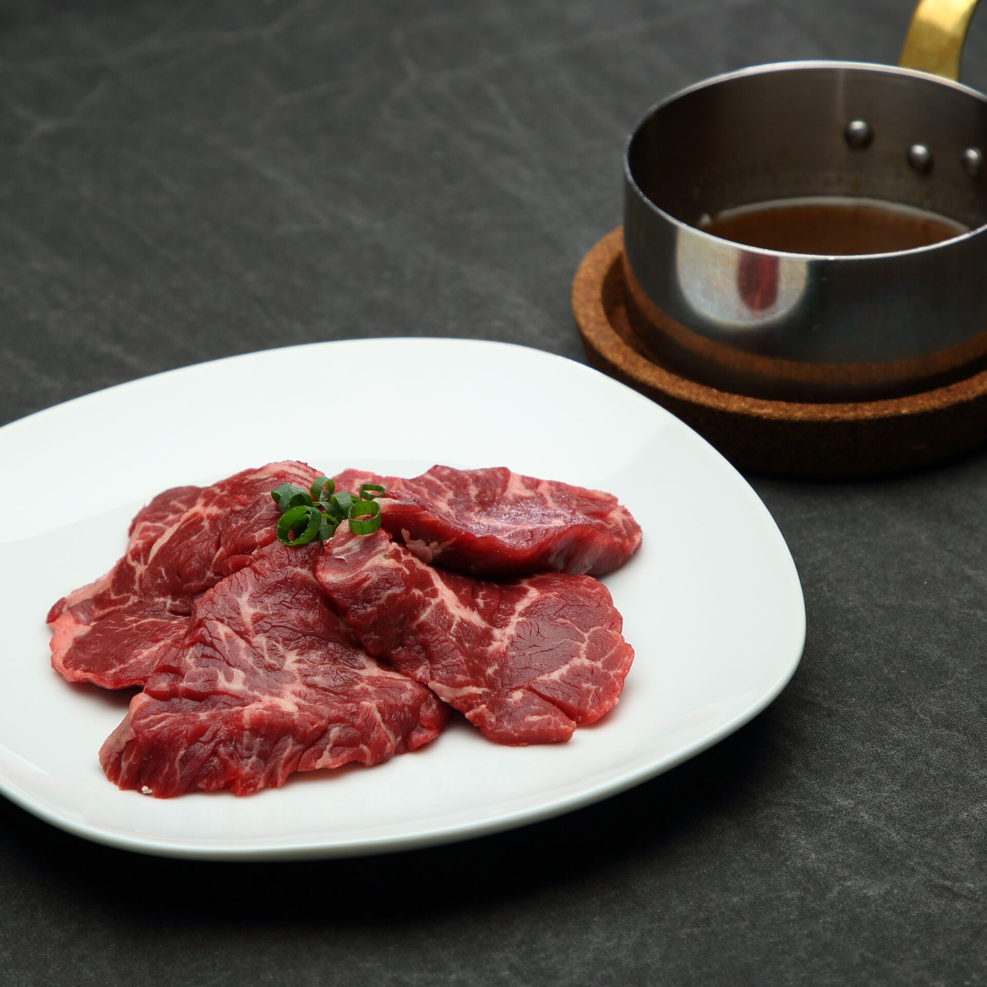 **「ハラミってどこ？」——焼肉の定番部位、その意外な正体とは**