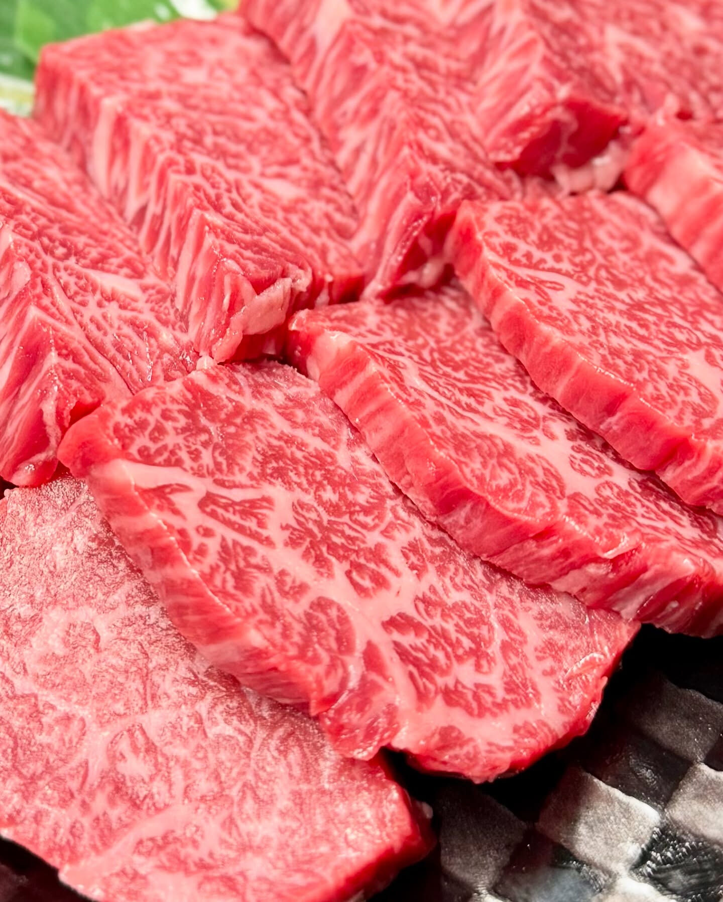 こんにちは、焼肉好きの皆さん！今日のオススメメニューは、なん